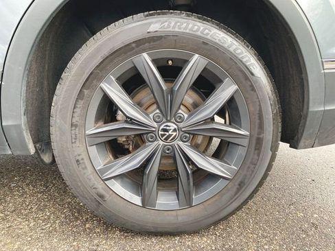 Used 2024 Volkswagen Tiguan SE image 31
