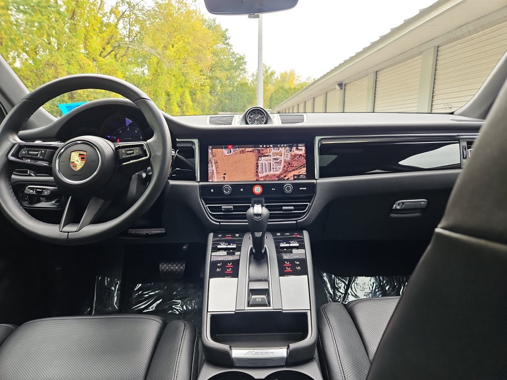 Certified 2026 Porsche Macan AWD/4WD image 12