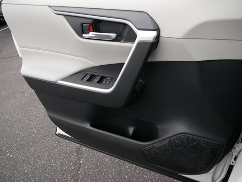 Certified 2025 Toyota RAV4 XLE w/ Convenience Package image 27