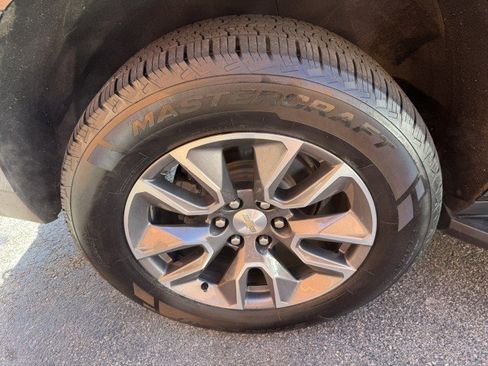 Certified 2022 Chevrolet Suburban LT w/ Luxury Package image 14