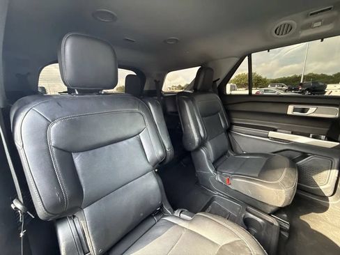 Used 2021 Ford Explorer Limited w/ Equipment Group 301A AWD/4WD image 13