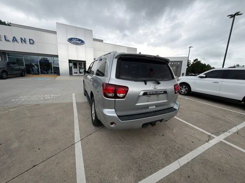 Used 2022 Toyota Sequoia SR5 AWD/4WD image 25