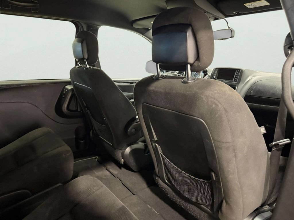 Used 2016 Dodge Grand Caravan SE FWD image 24