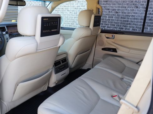 Used 2013 Lexus LX 570 4WD image 49