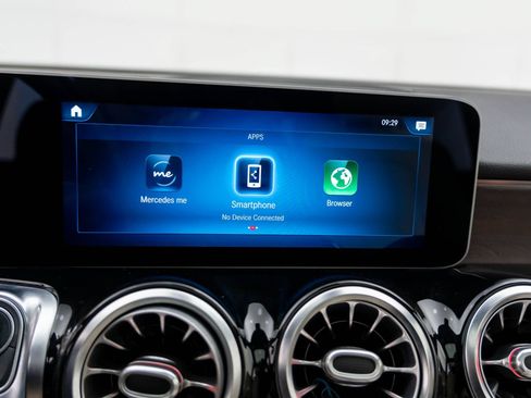 Used 2021 Mercedes-Benz GLB 250 4MATIC image 27