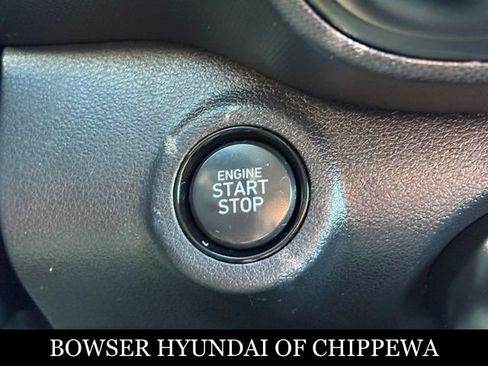 Certified 2023 Hyundai Venue Limited image 18