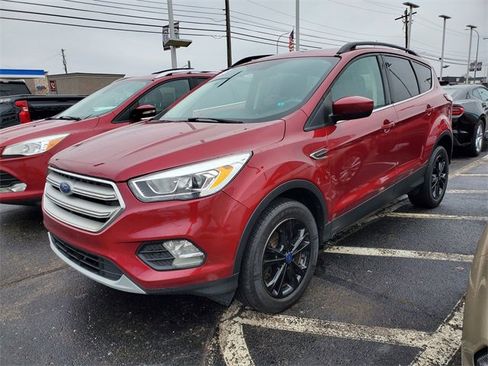Used 2017 Ford Escape SE w/ Equipment Group 201A image 1