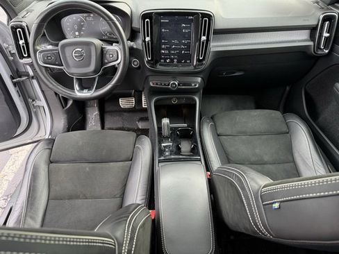 Used 2020 Volvo XC40 T5 R-Design image 9