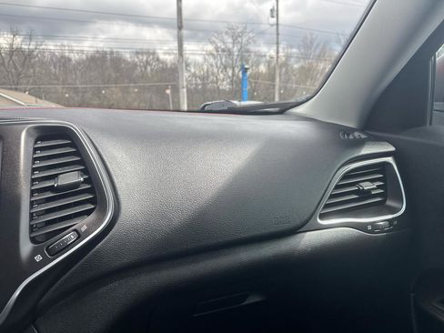 Used 2021 Jeep Cherokee Trailhawk w/ Sun, Sound & Nav Group image 40