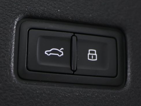 Used 2019 Audi Q8 Prestige image 13