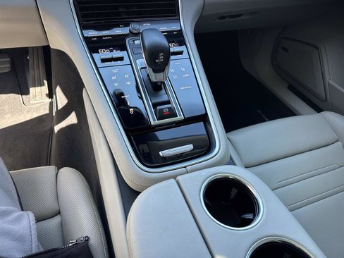 Used 2023 Porsche Panamera 4 Platinum Edition image 25
