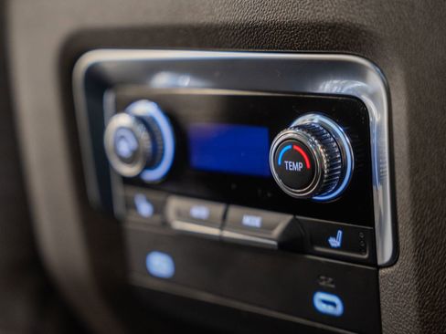 Used 2023 GMC Yukon XL SLT w/ SLT Premium Package image 39