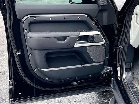 Used 2024 Land Rover Defender 110 S image 22