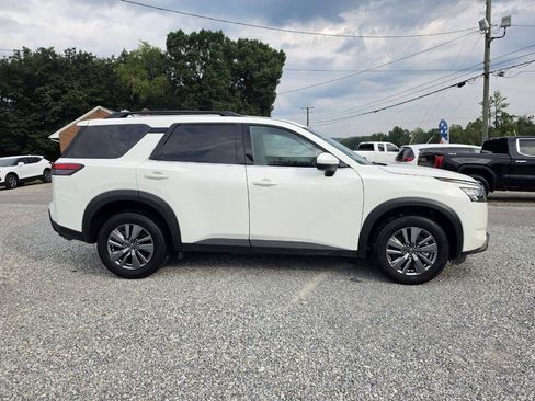 Used 2025 Nissan Pathfinder SV AWD/4WD image 3