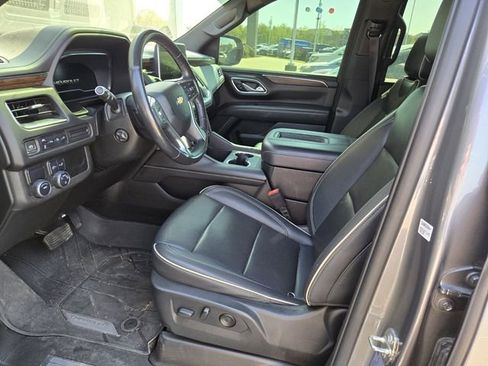 Used 2022 Chevrolet Suburban Premier image 4