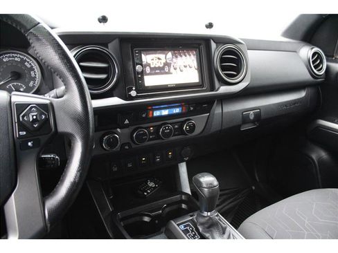 Used 2017 Toyota Tacoma TRD Off-Road w/ Premium & Technology Package image 24