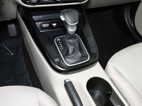Certified 2025 Kia Soul LX w/ LX Technology Package FWD image 19