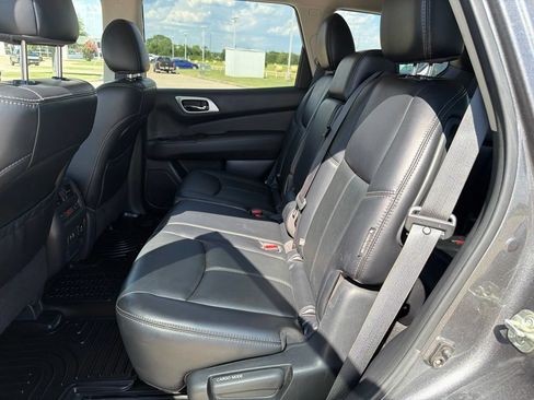 Used 2019 Nissan Pathfinder SL AWD/4WD image 11