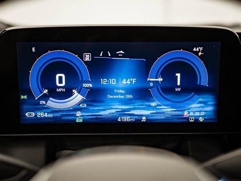 Used 2025 Chevrolet Equinox EV RS image 31