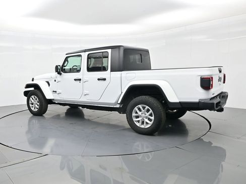 Used 2023 Jeep Gladiator Sport image 9