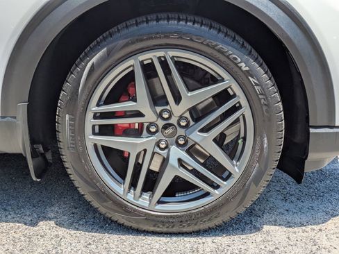 Used 2025 Ford Explorer ST AWD/4WD image 11
