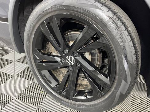 Used 2023 Volkswagen Tiguan SE R-Line FWD image 11