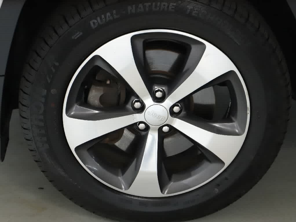Used 2019 Jeep Cherokee Limited w/ Technology Group AWD/4WD image 38