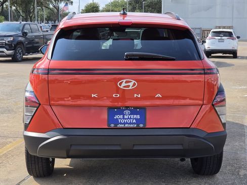 Used 2025 Hyundai Kona SEL FWD image 8