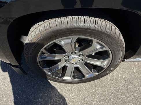 Used 2018 Chevrolet Suburban Premier image 17