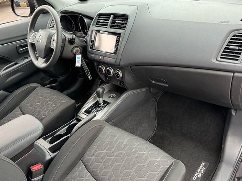 Used 2025 Mitsubishi Outlander Sport 2.0 ES image 21