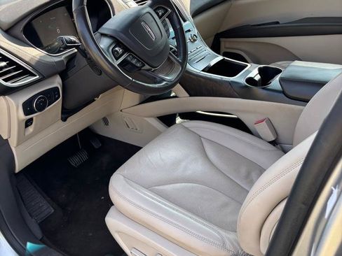 Used 2019 Lincoln Nautilus Reserve FWD image 9