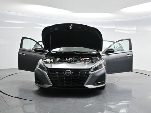 Used 2024 Nissan Altima 2.5 SV FWD image 42