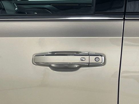 Used 2023 Chevrolet Suburban Premier AWD/4WD image 18