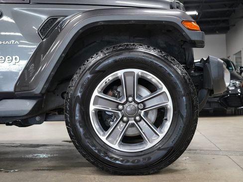 Used 2019 Jeep Wrangler Unlimited Sahara AWD/4WD image 38