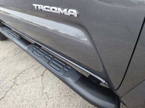 Used 2017 Toyota Tacoma Limited image 10