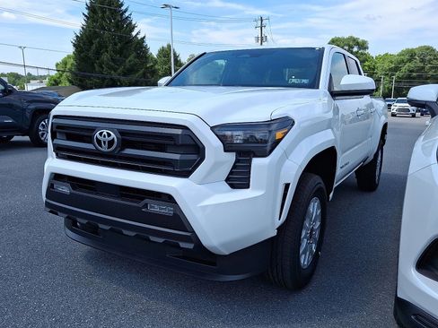 New 2025 Toyota Tacoma SR5 image 3