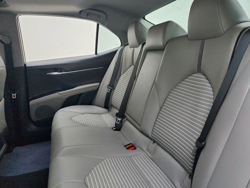 Used 2020 Toyota Camry SE w/ Sunroof Package image 22