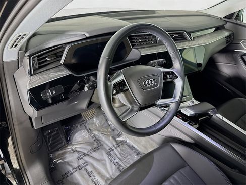 Certified 2023 Audi e-tron Premium Plus w/ Premium Plus Package image 9