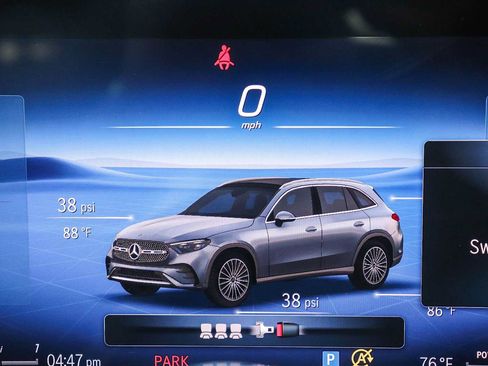 Used 2024 Mercedes-Benz GLC 300 image 23