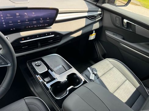 New 2025 Buick Enclave Sport Touring w/ Super Cruise Package image 29