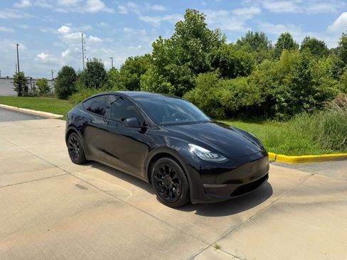 Used 2023 Tesla Model Y AWD image 11