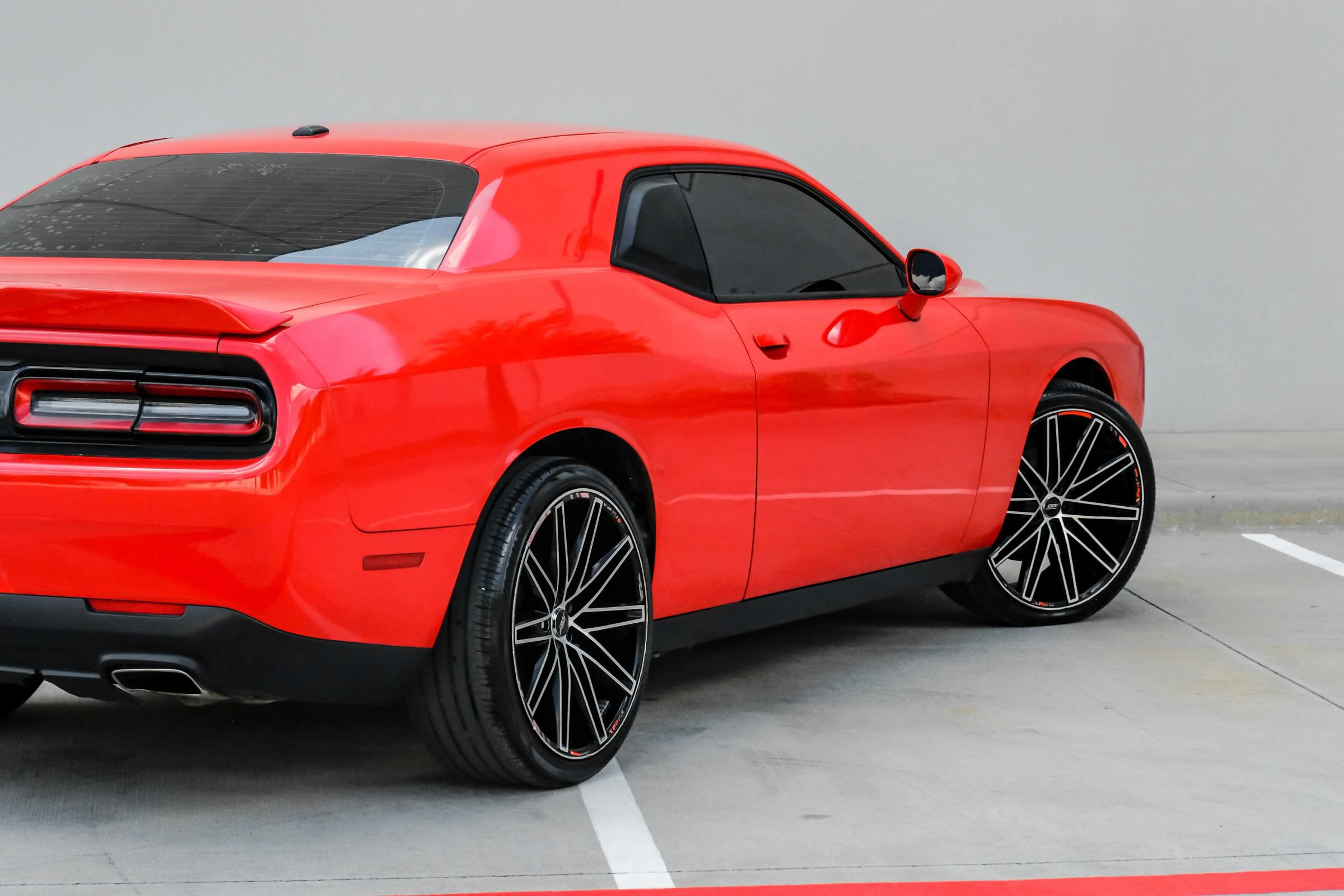 Used 2019 Dodge Challenger SXT RWD image 13