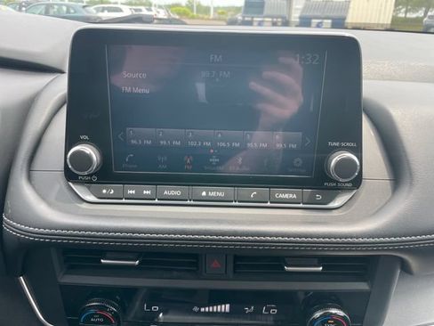 Used 2024 Nissan Rogue SV AWD/4WD image 13