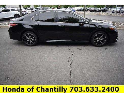 Used 2023 Toyota Camry SE FWD image 8