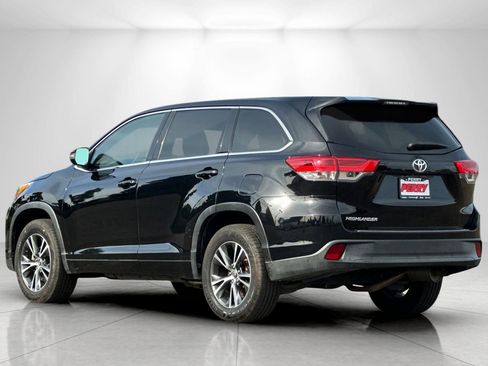 Used 2018 Toyota Highlander LE image 5