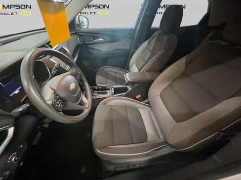 Used 2023 Chevrolet TrailBlazer LT FWD image 9