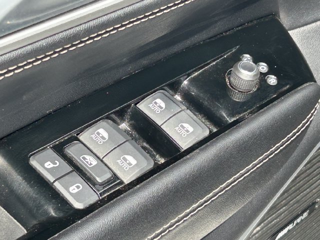 Used 2024 Jeep Wagoneer Series III AWD/4WD image 27