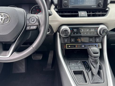 Used 2020 Toyota RAV4 XLE w/ XLE Grade Weather Package FWD image 27