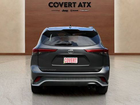 Used 2021 Toyota Highlander XSE FWD image 4