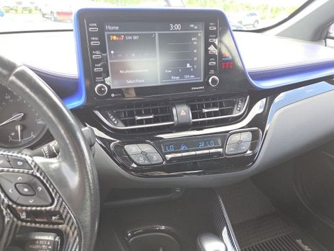Used 2020 Toyota C-HR XLE FWD image 18